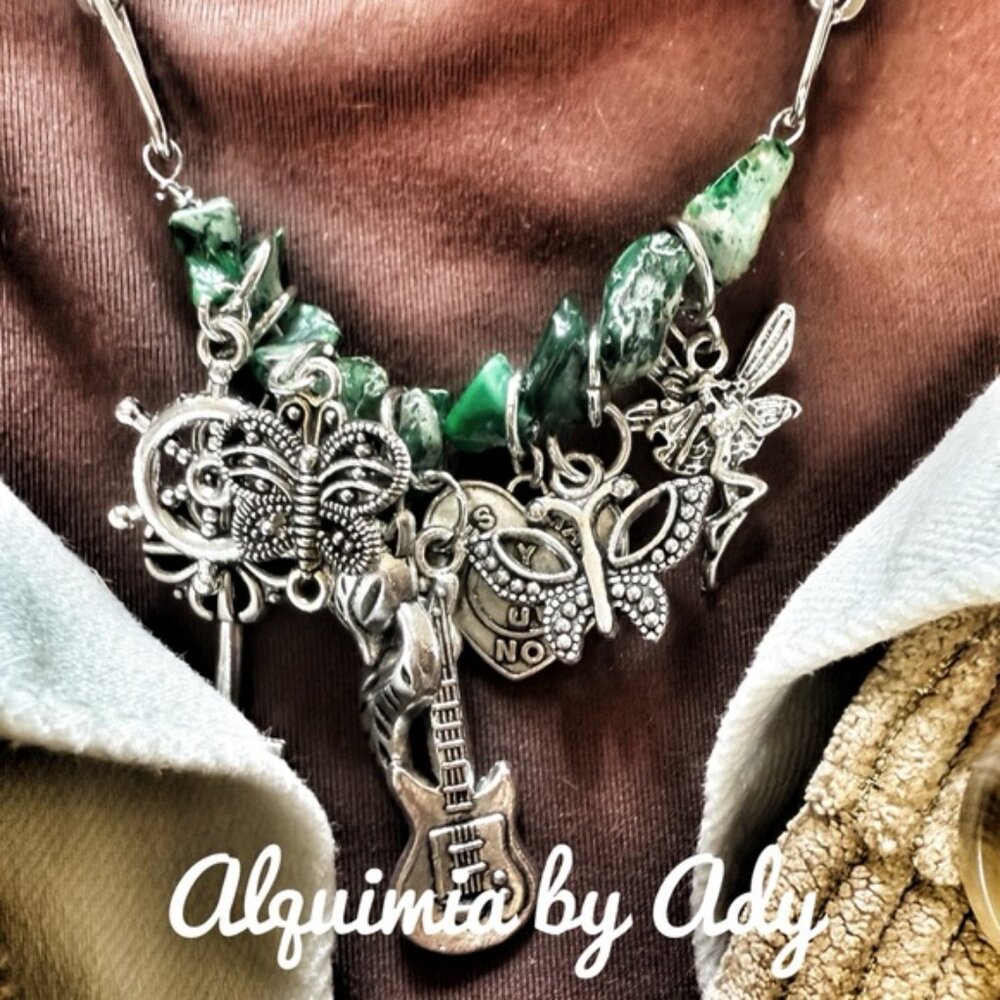 Charms and green turquoise necklace - Picture 3 of 3